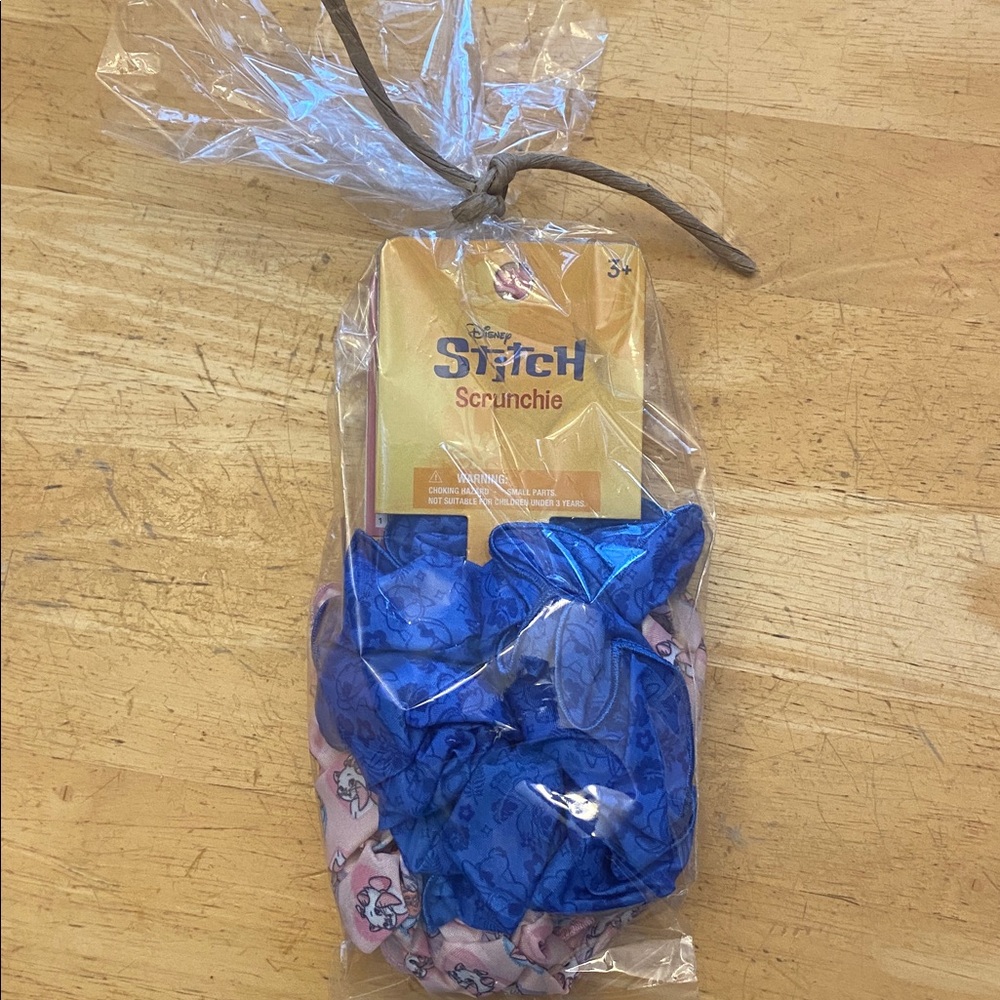 Disney set of 2 hair scrunchies Aristocats and Stitch Set - Pink and Blue NWT - Picture 4 of 4